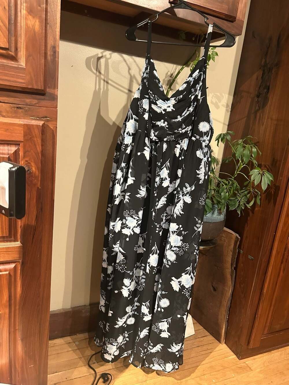 Torrid Maxi Dress Size 3 Black White Floral Chiffon Ruched